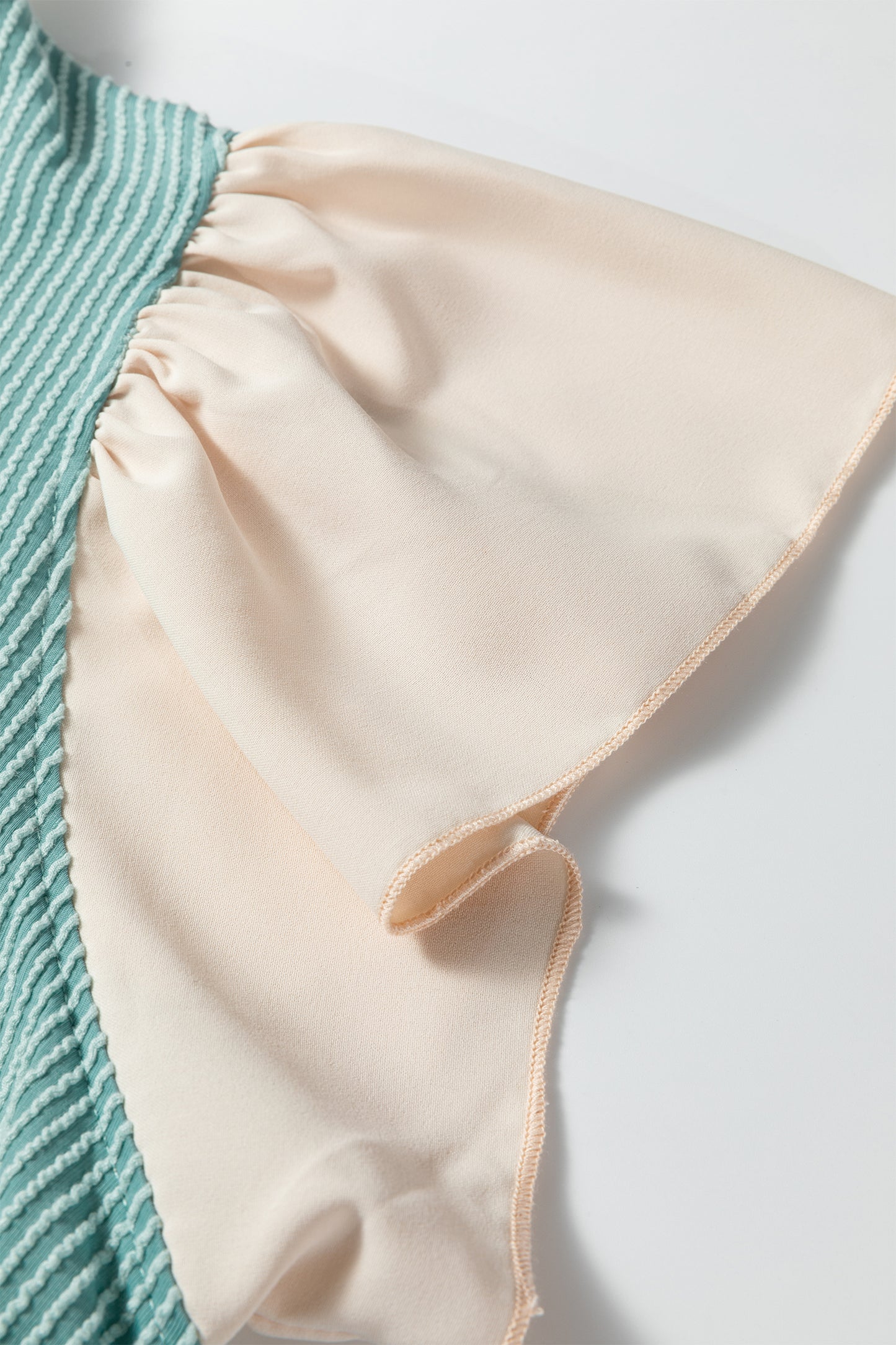 Vineyard Green Plus Size Contrast Frilled Neckline Ruffled Short Sleeve Ribbed Textured Blouse