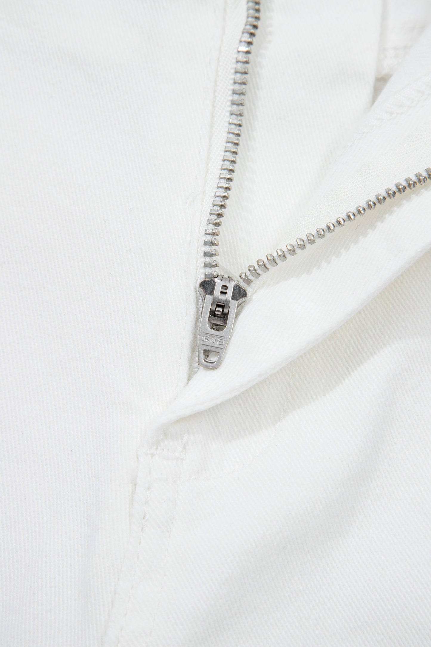 White Raw Hem Ankle-length Loose Jeans